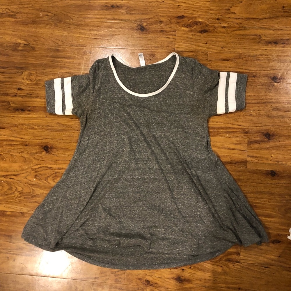 EUC Lularoe Small Perfect Tee